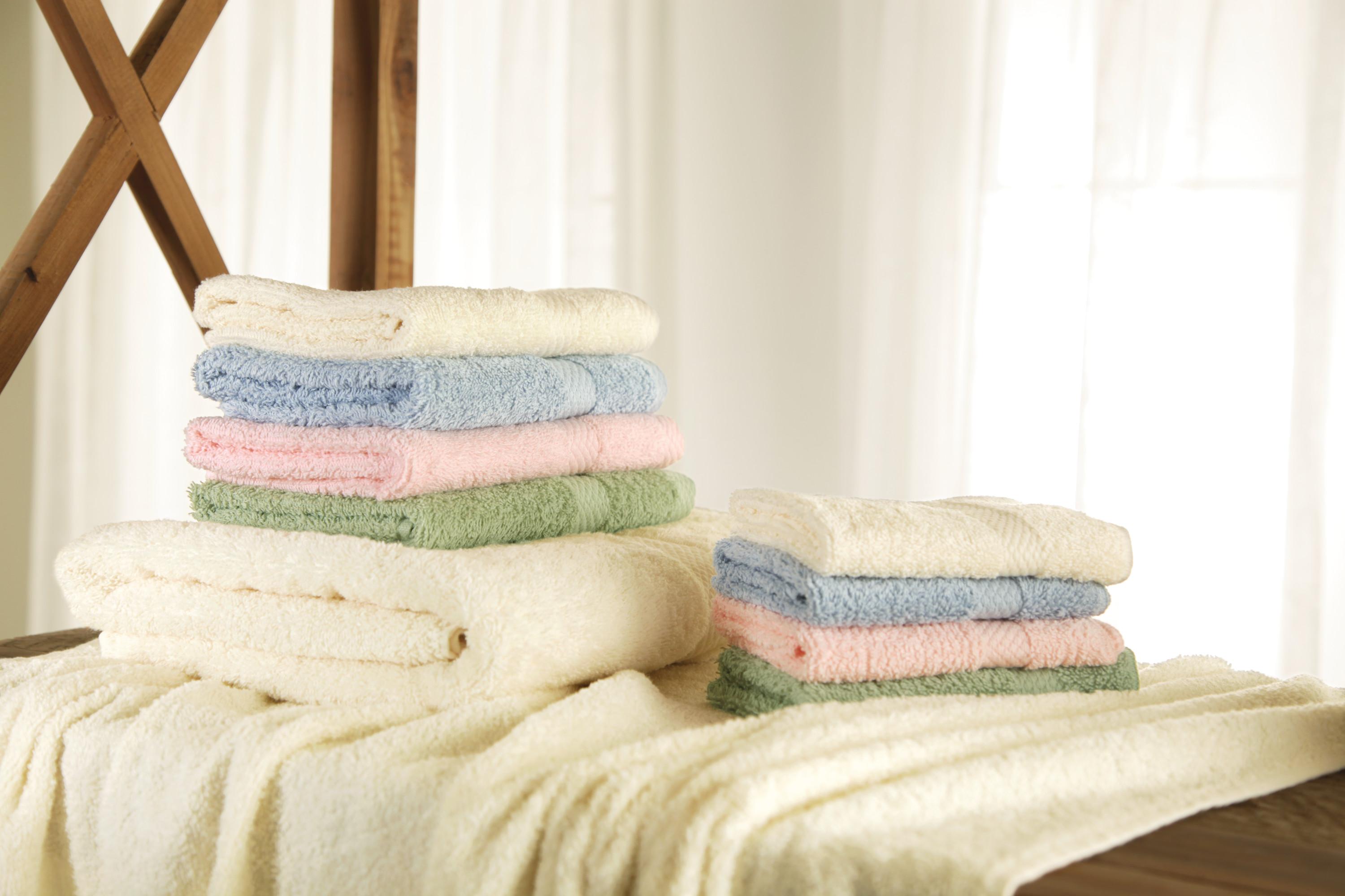 Direct Supply® Textiles Performance Bath Towel, 22"W x 44"L, 6.25 lbs., 86% Cotton/14% Poly, Case of 48, Color: Bone